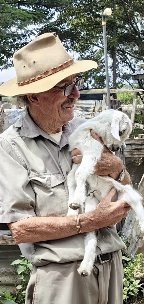 (©) Bee Lingg - David Mascall holding a baby lamb